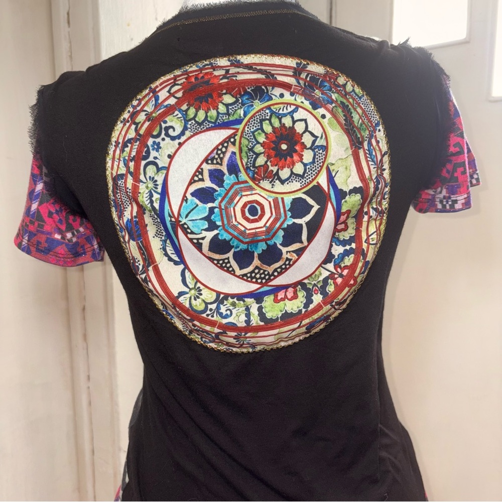 Desigual Graphic Portrait Top Women Medium Artsy Boho Y2K Embroidered Tee - Picture 8 of 11